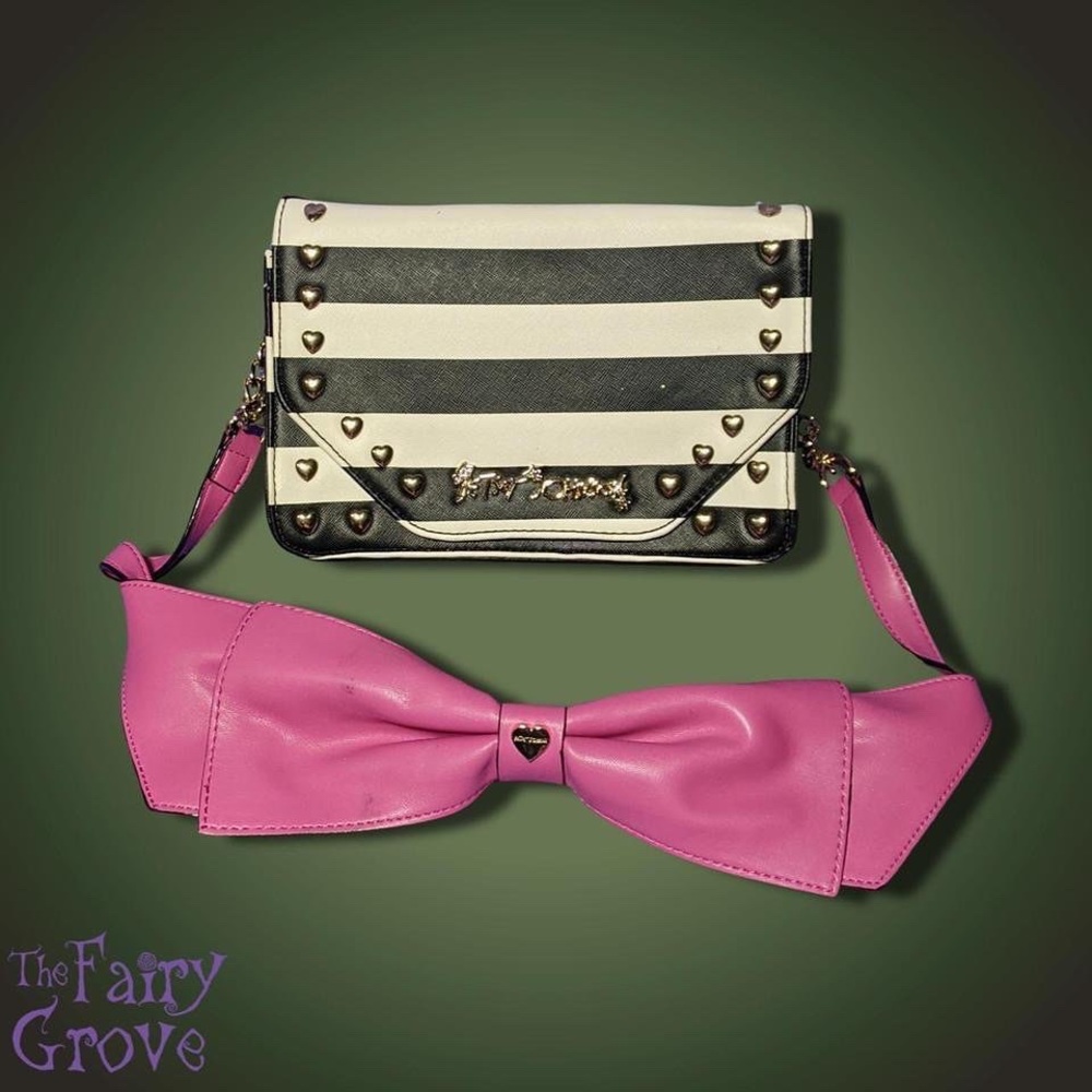 Mall Goth Shoulder Bag